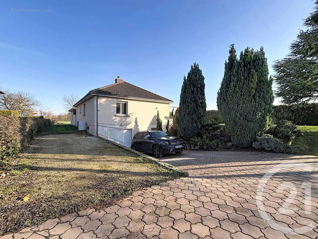 Maison à BUCHERES