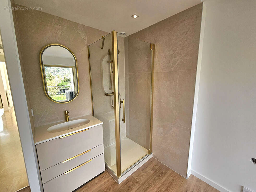 Appartement à MANDELIEU-LA-NAPOULE