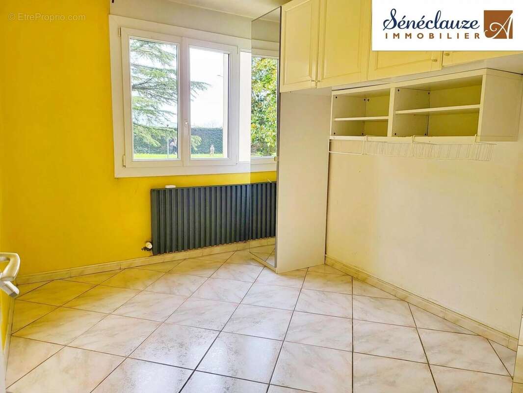Appartement à SAINT-GENIS-LAVAL