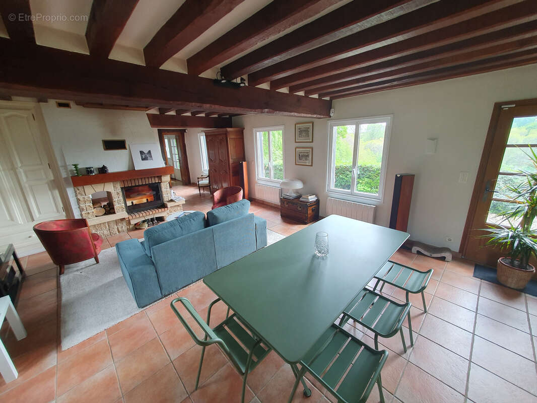 Maison à CORMEILLES