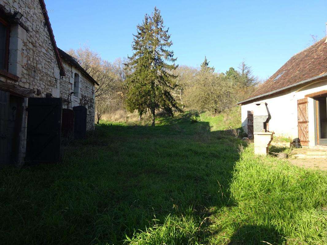 Maison à YZEURES-SUR-CREUSE