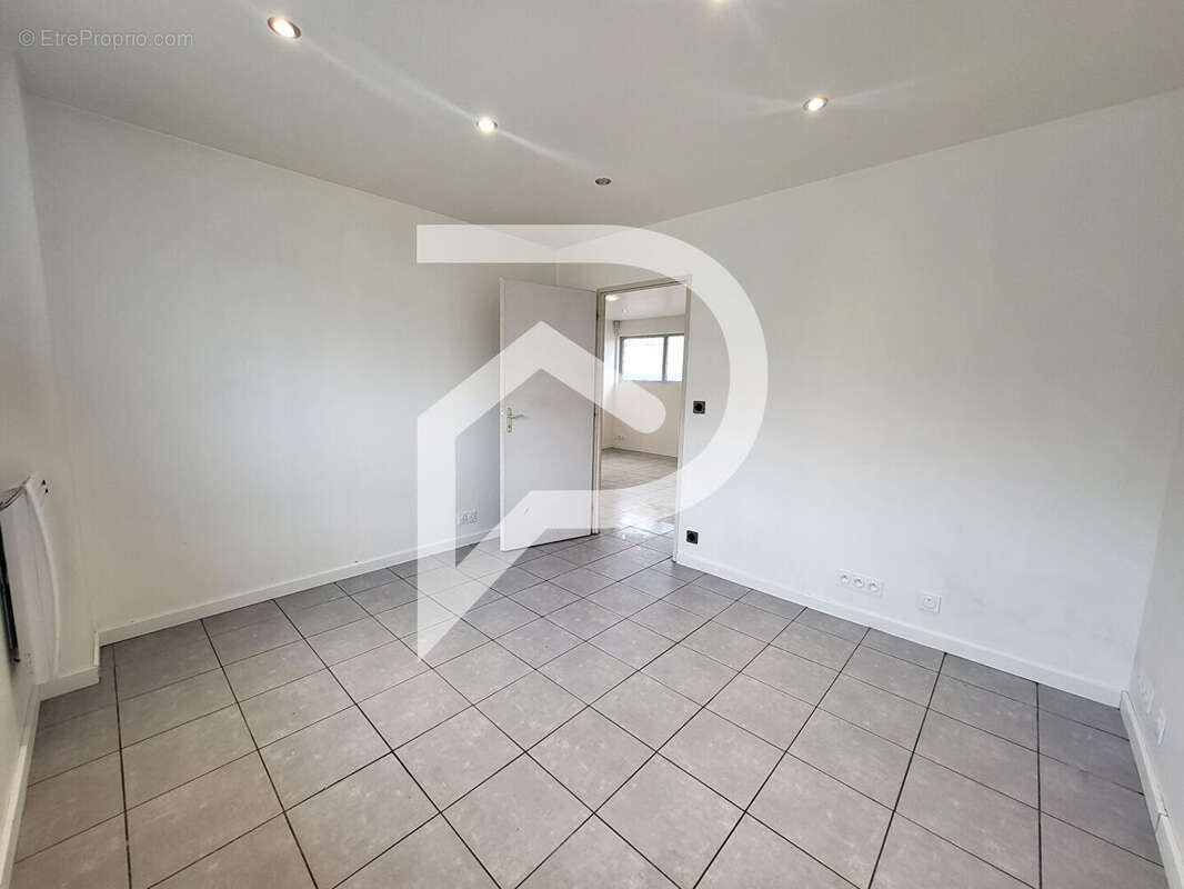 Commerce à VILLE-SOUS-LA-FERTE