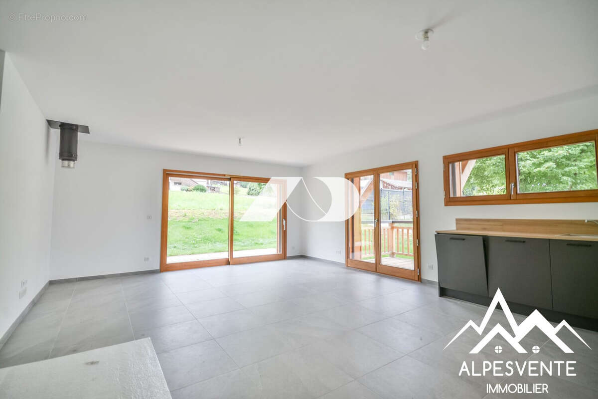 Appartement à ESSERT-ROMAND