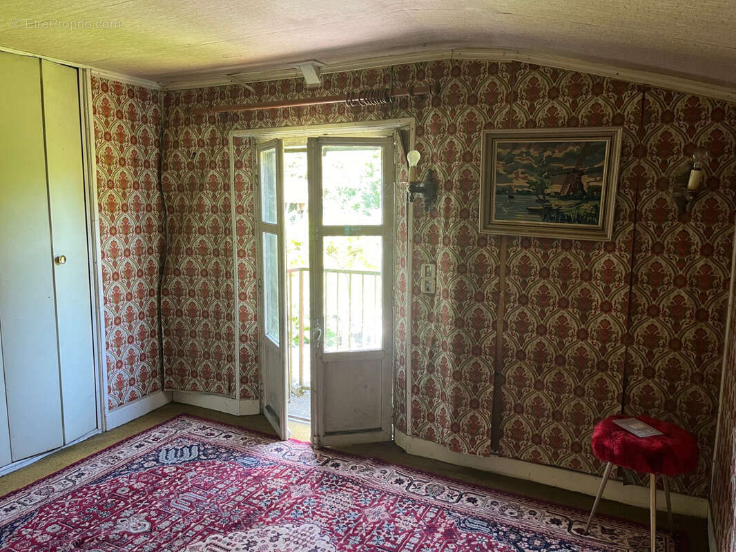 Coussac Bonneval Proche commerces, maison 5 pièces à rénover, garage et jardin. - photo 17