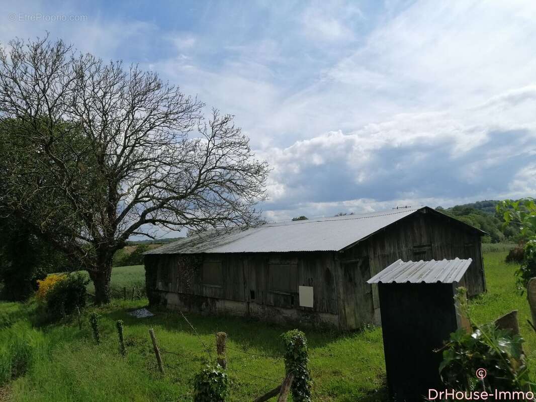 Maison à SAINT-GEORGES-BUTTAVENT