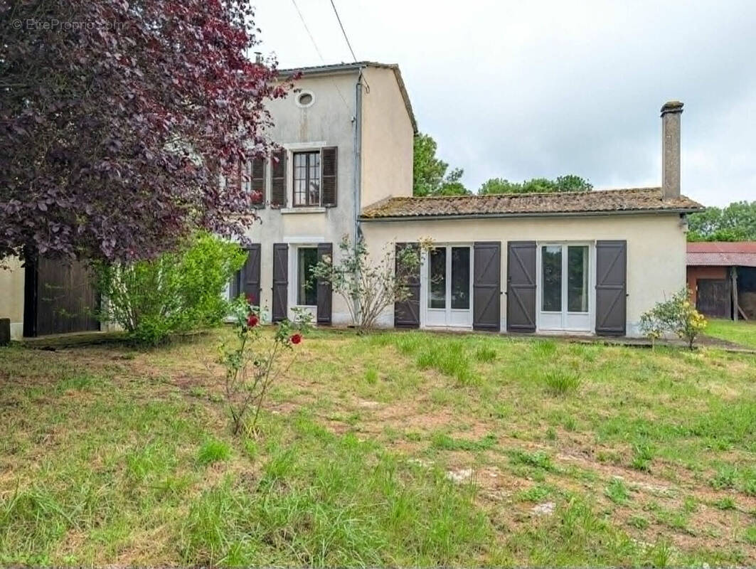 Maison à EXOUDUN