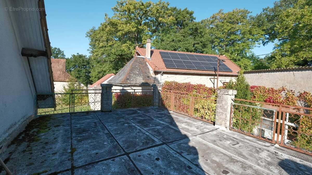 Maison à SAINT-MARTIN-DU-PUY