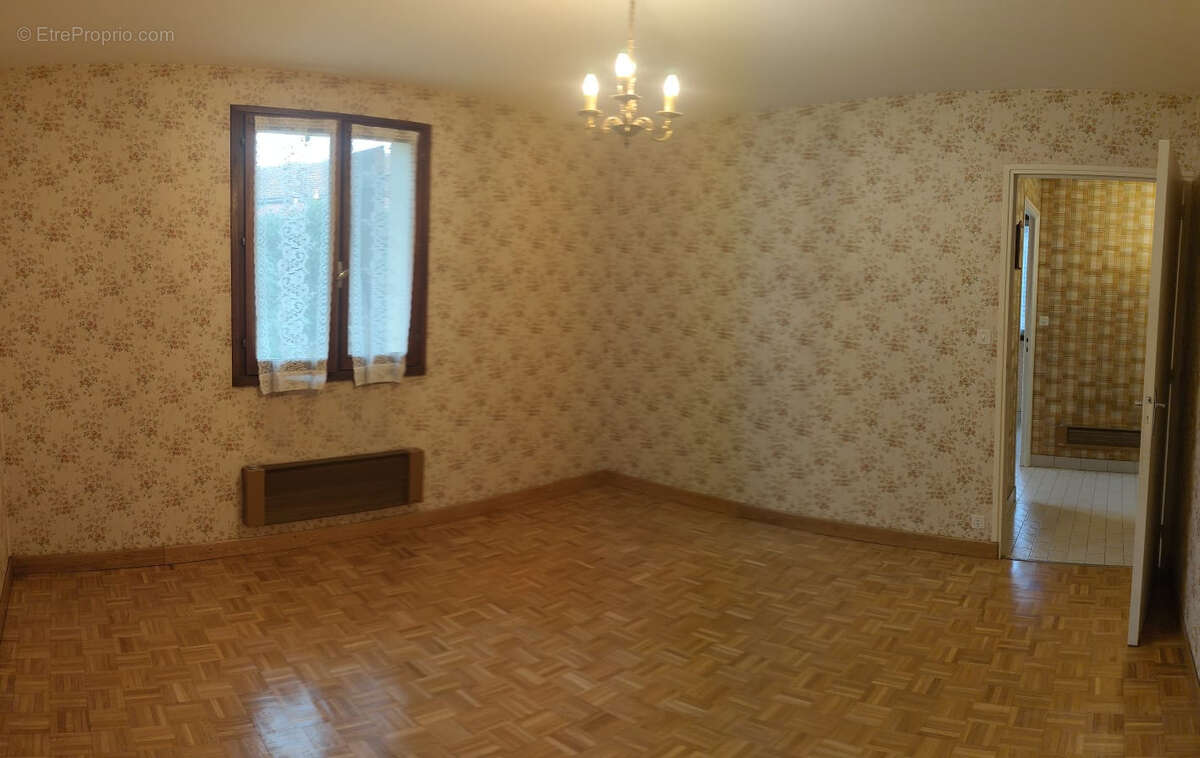 Maison à DECAZEVILLE