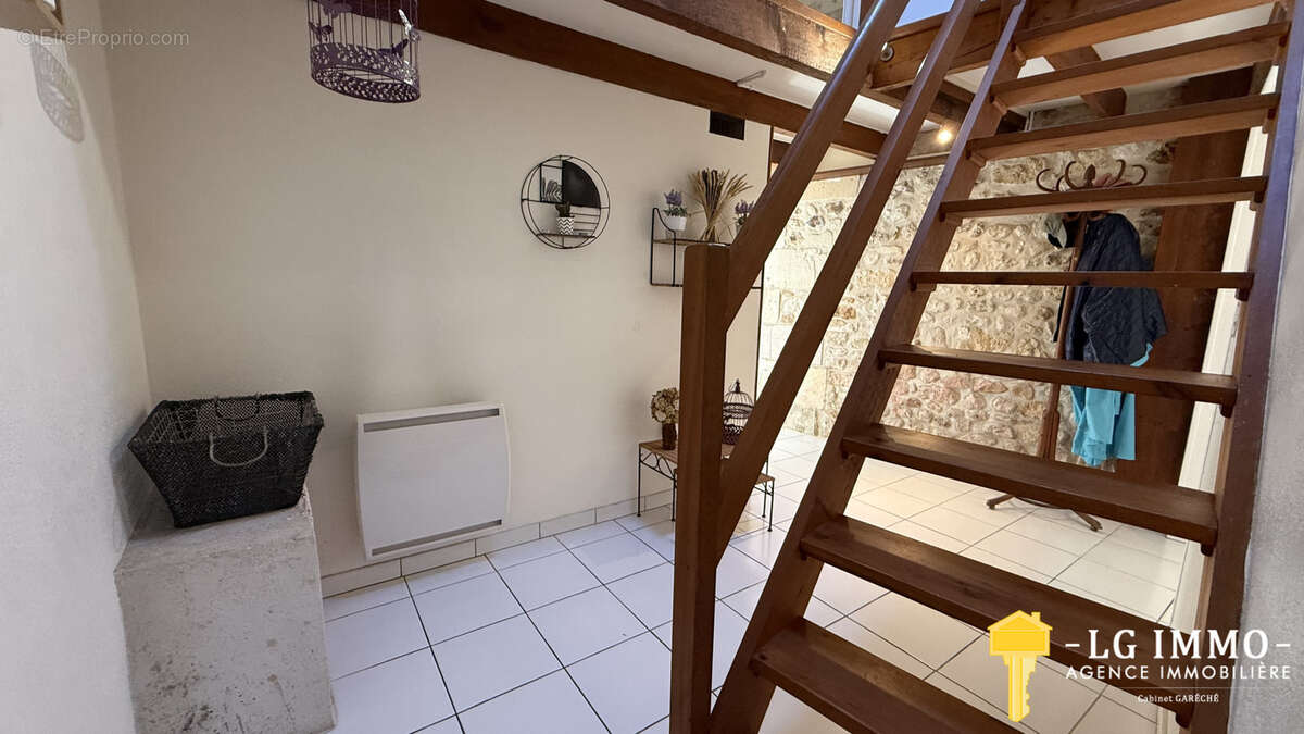 Maison à BRIE-SOUS-MORTAGNE
