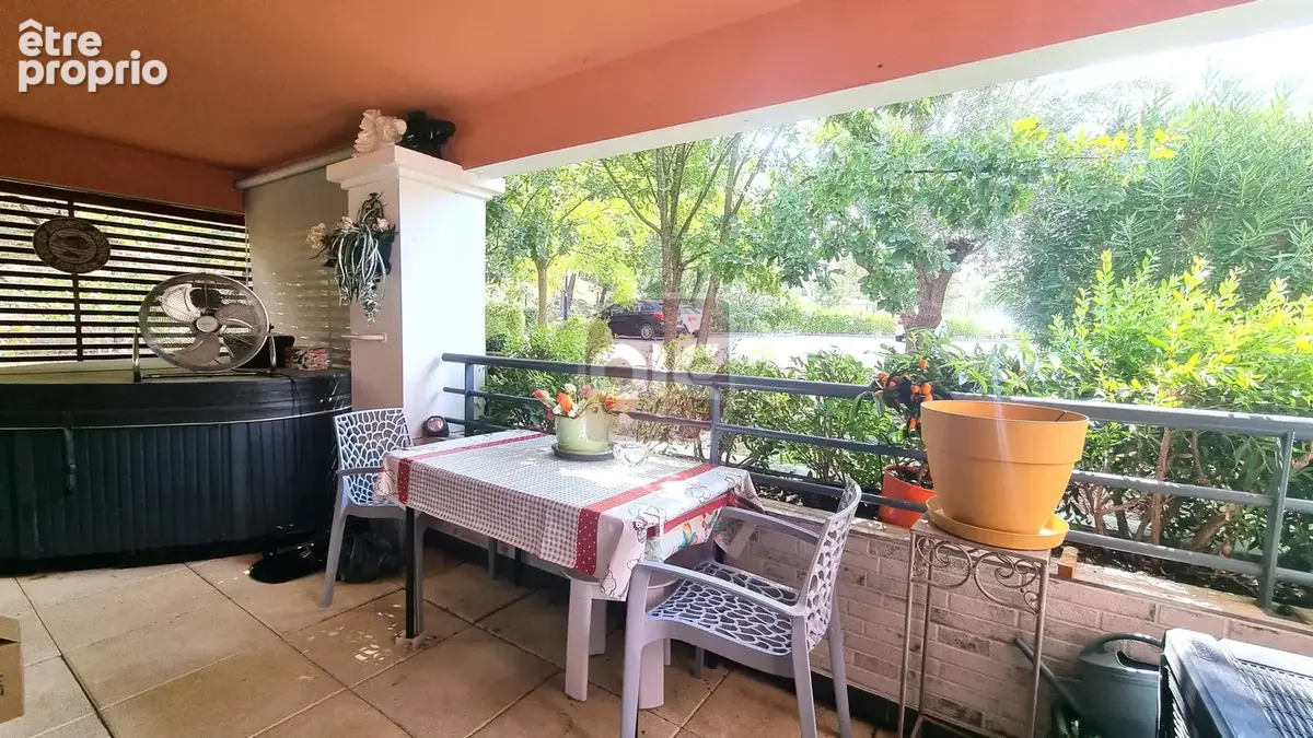Appartement à SAINT-CLEMENT-DE-RIVIERE