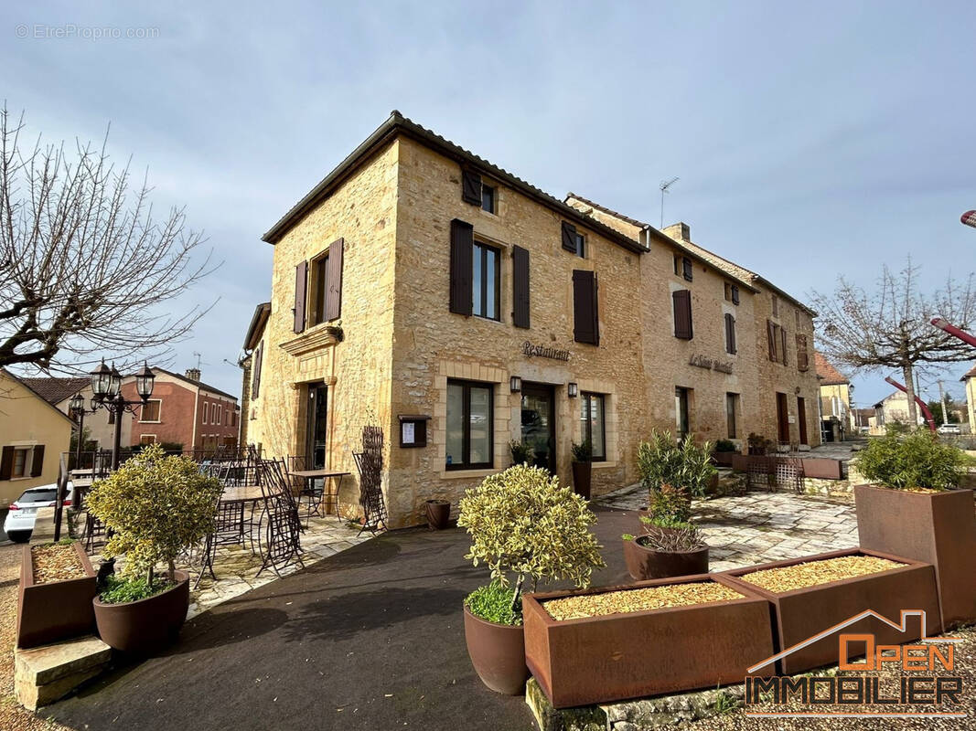 Commerce à SAINT-MARTIAL-DE-NABIRAT