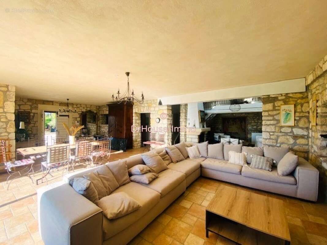 Maison à VEZENOBRES