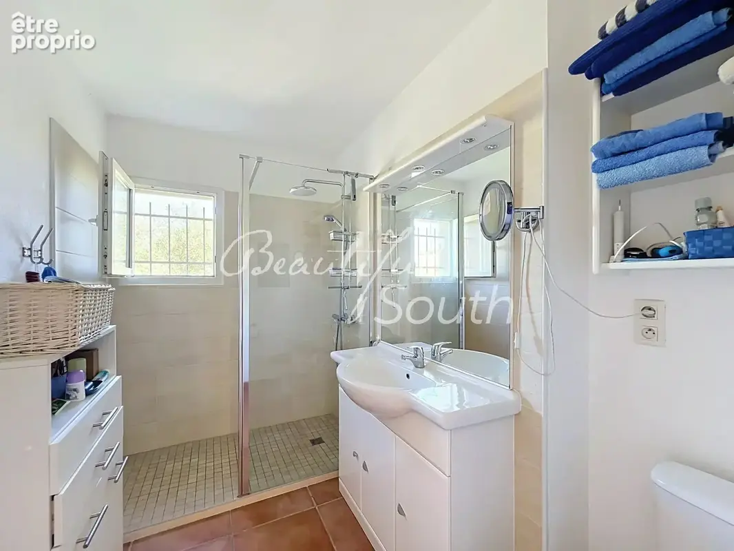 Leucate village – villa 3 faces avec jardin, garage, piscine et solarium avec vues - photo 13