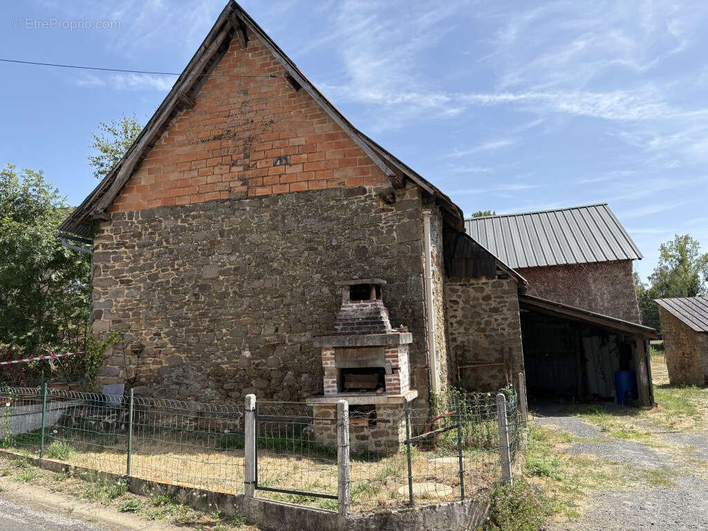 Entre Pompadour et Objat, au coeur du village de Lascaux - photo 4