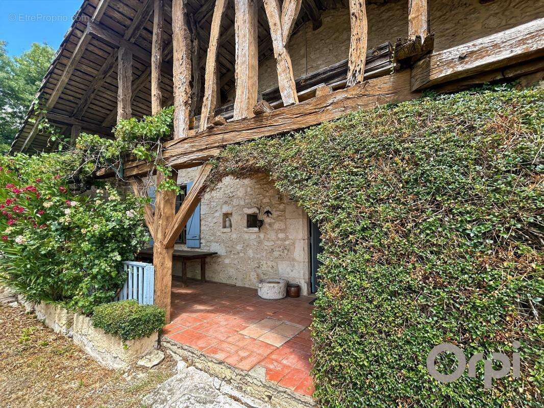 Maison de village en pierre avec deux chambres et jardin - photo 2