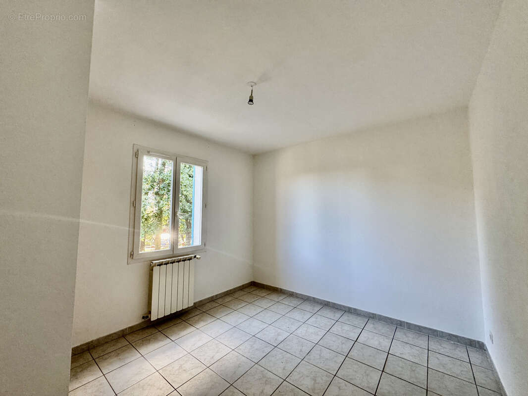 Maison à LAUDUN-L'ARDOISE