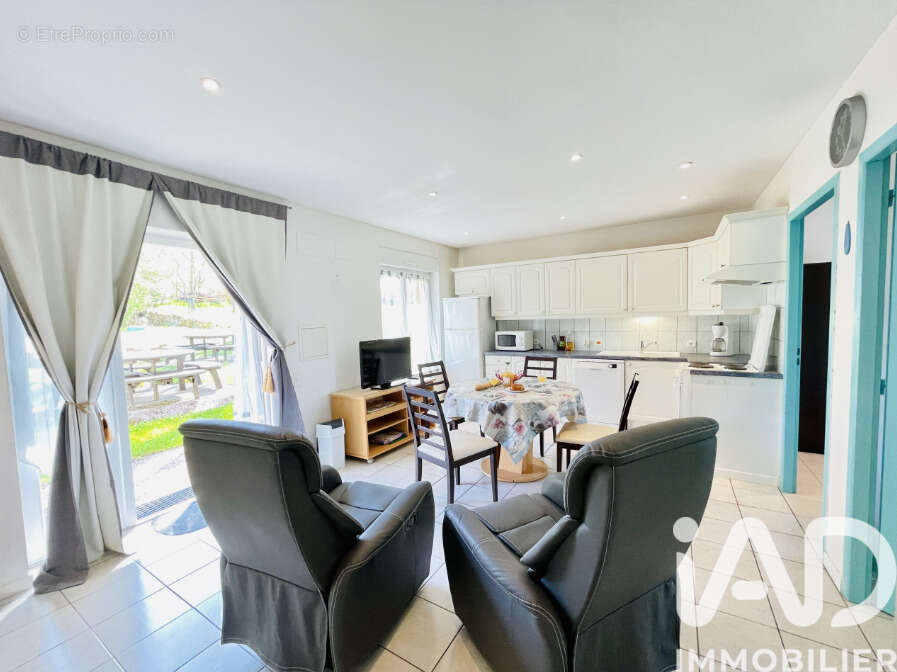 Appartement 370 m² à Bains-Les-Bains  - photo 2