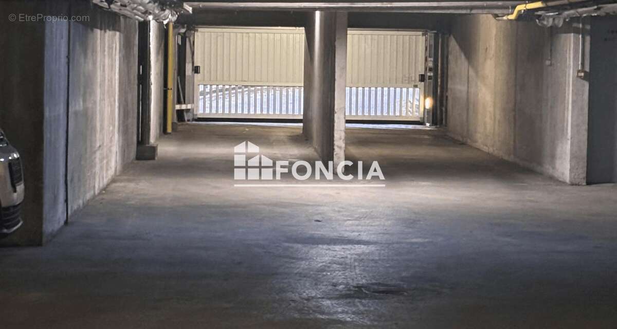 Parking à PARIS-19E