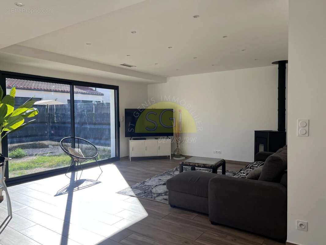 Maison à SAINT-GENIS-DES-FONTAINES