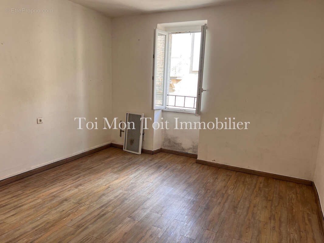 Maison de village indépendante de 87m2 env. sur 2 niveaux + Jardin & dépendance. - photo 5