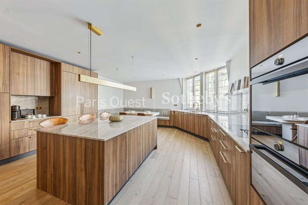 Appartement à PARIS-8E