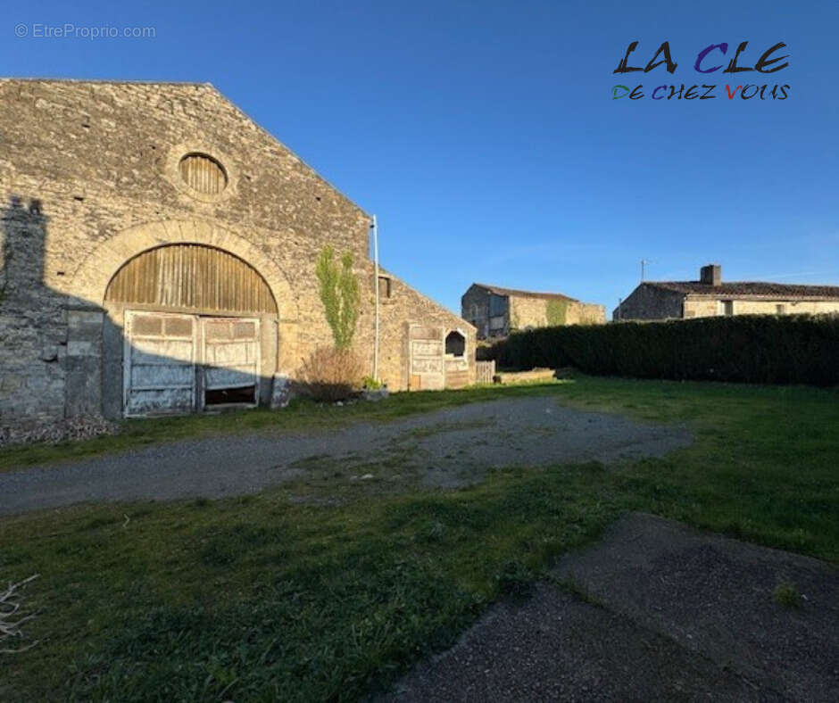 Maison à COULONGES-SUR-L'AUTIZE