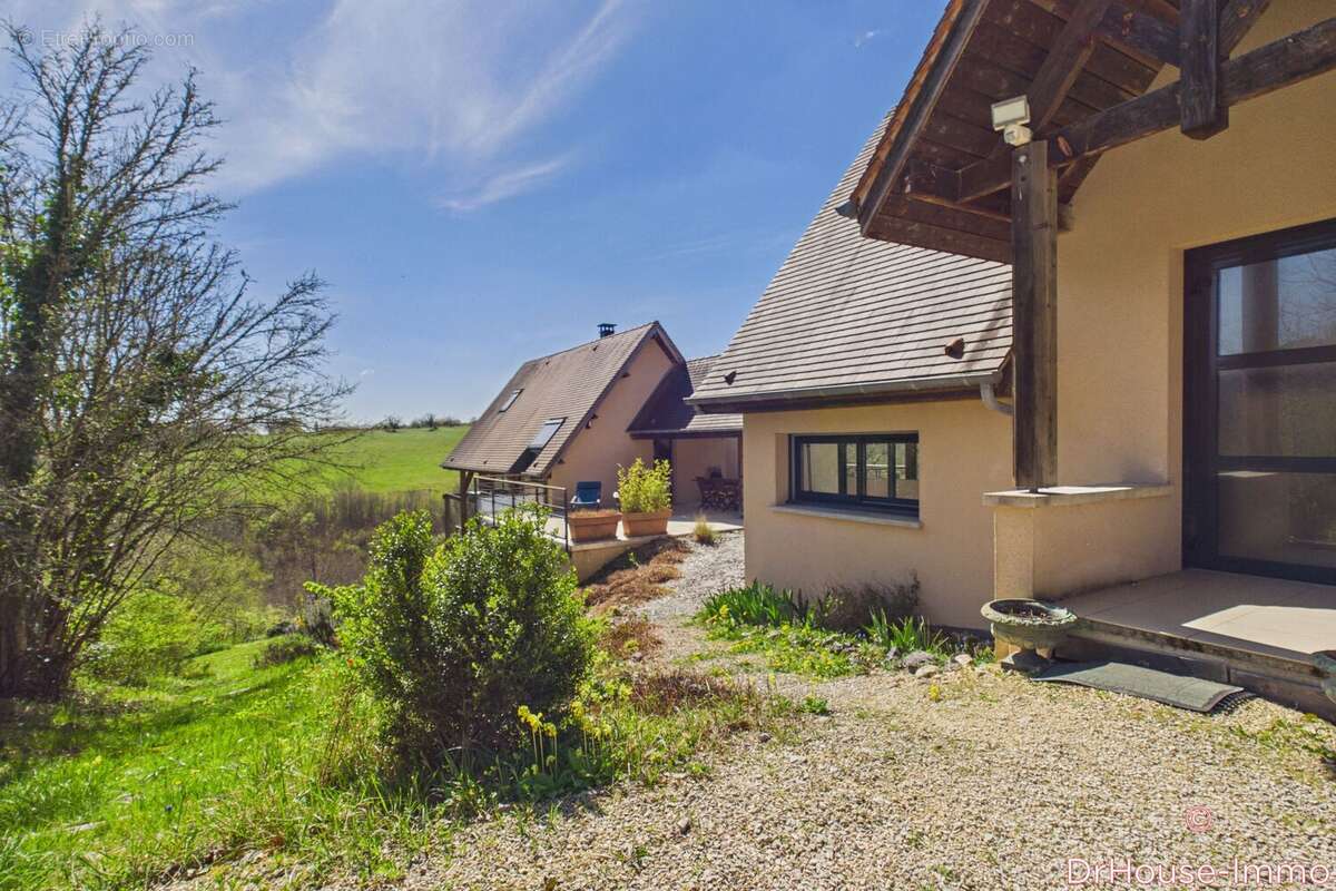 Maison à ROUFFIGNAC-SAINT-CERNIN-DE-REILHAC