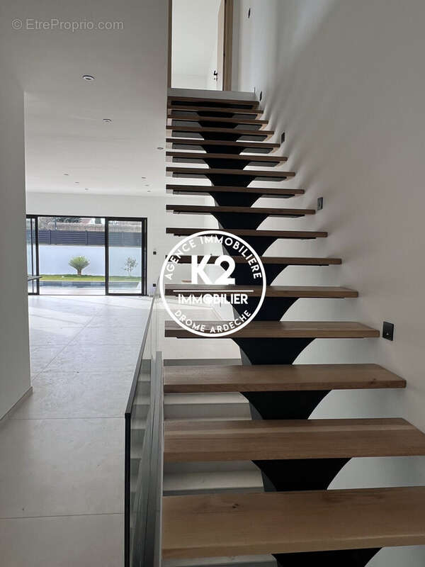 Maison à MONTELIMAR