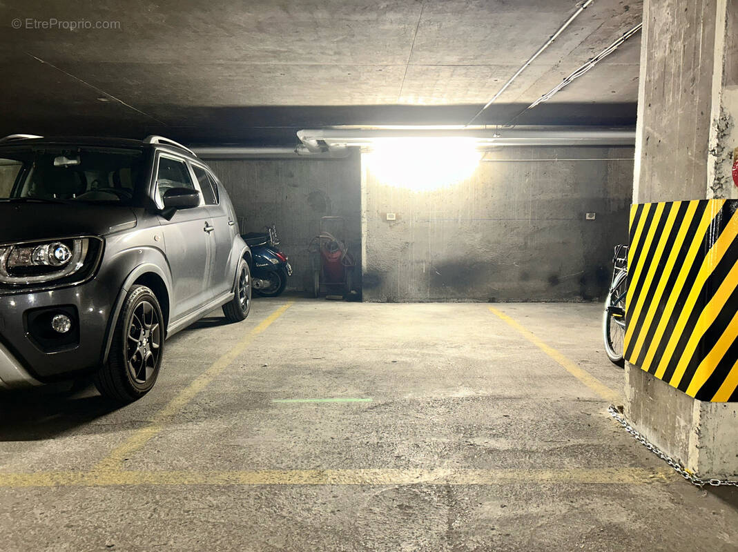 Parking à PARIS-15E