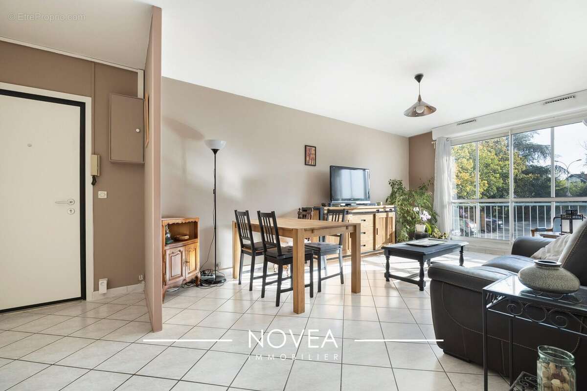 Appartement à MEYZIEU