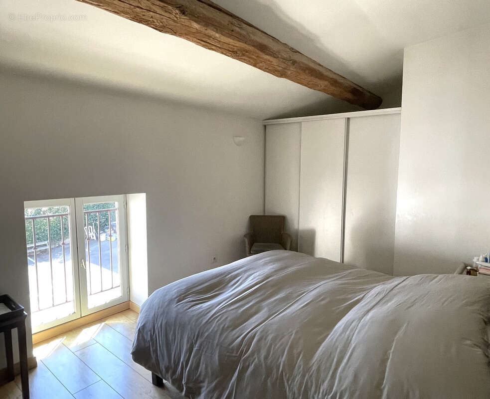 Appartement à SAINT-GENIS-LES-OLLIERES