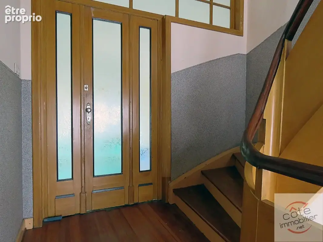 Appartement bourgeois -  1er etage - beaux volumes - photo 8