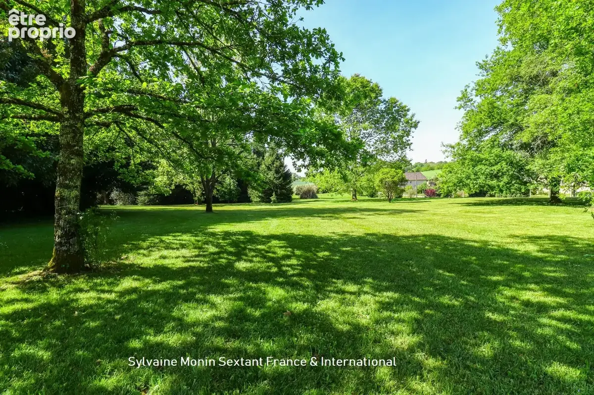 Superbe propriété rénovée sur 2,6 hectares, dépendances et espace piscine avec pigeonnier - photo 6