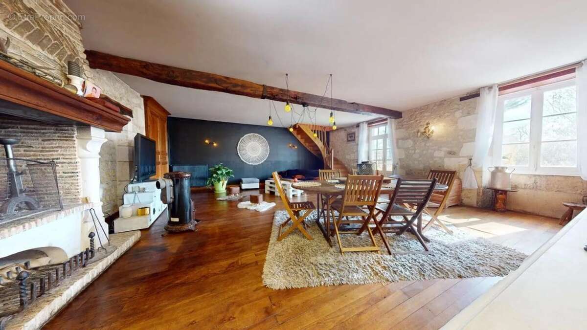 Maison à EYMOUTHIERS