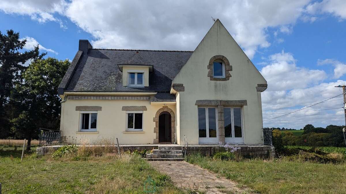 Maison familiale des années 70 sur 4 500 m² de terrain  Proche Pontivy - photo 3