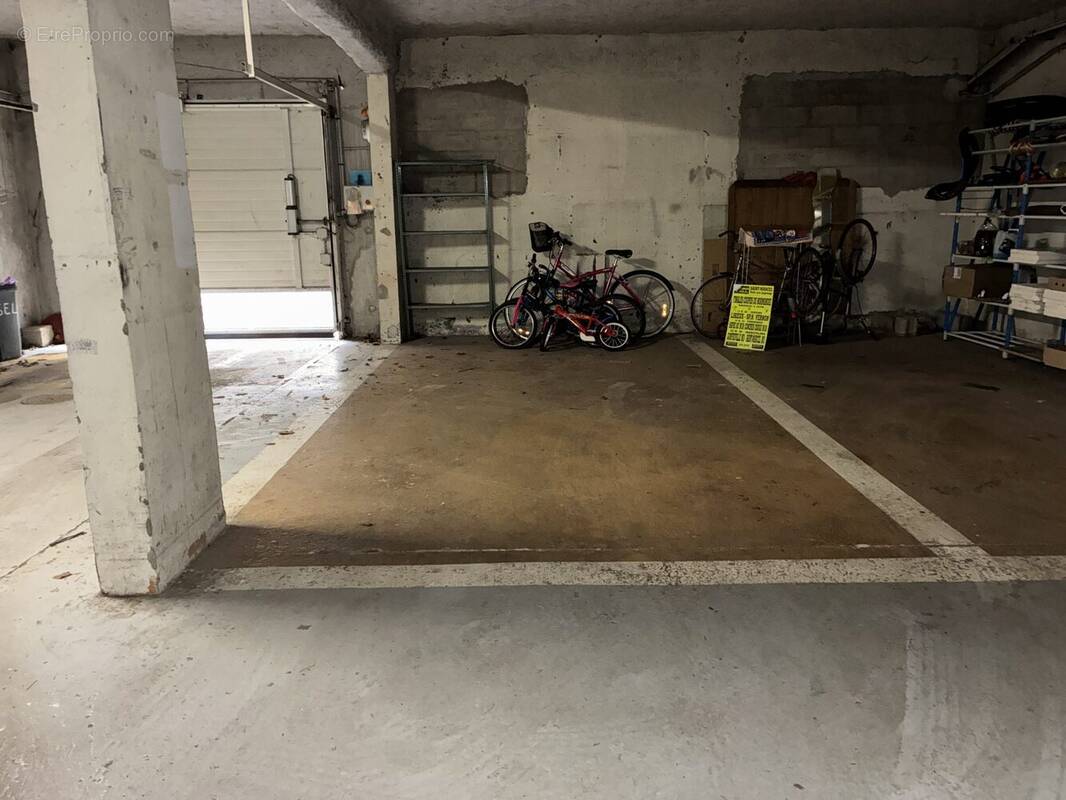 Parking à RUEIL-MALMAISON
