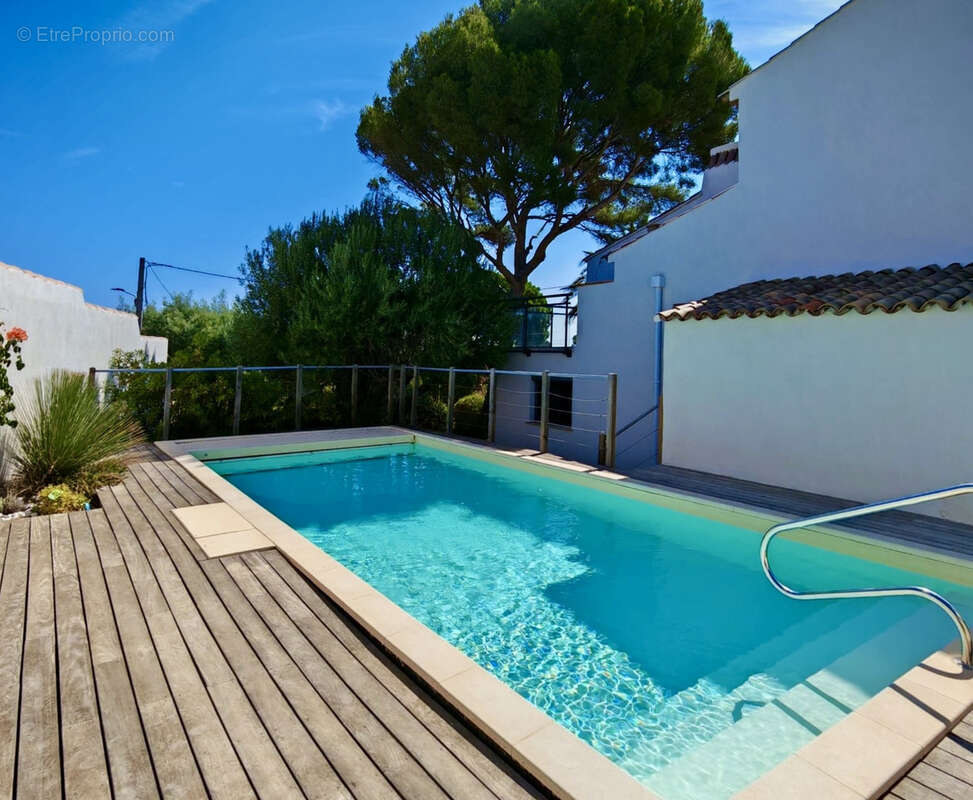 Appartement à ROQUEBRUNE-SUR-ARGENS