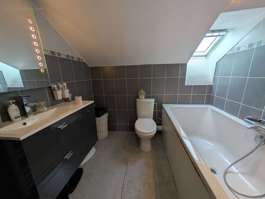 Appartement à EZANVILLE