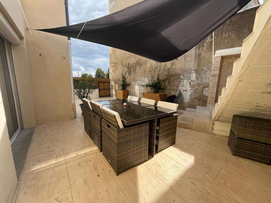 Lucon quartier marche couvert et piscine maison de caractere bourree de charme avec annexes et patio - photo 8