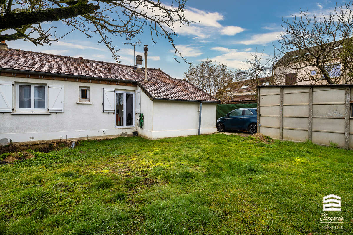 Maison à FONTENAY-LE-FLEURY