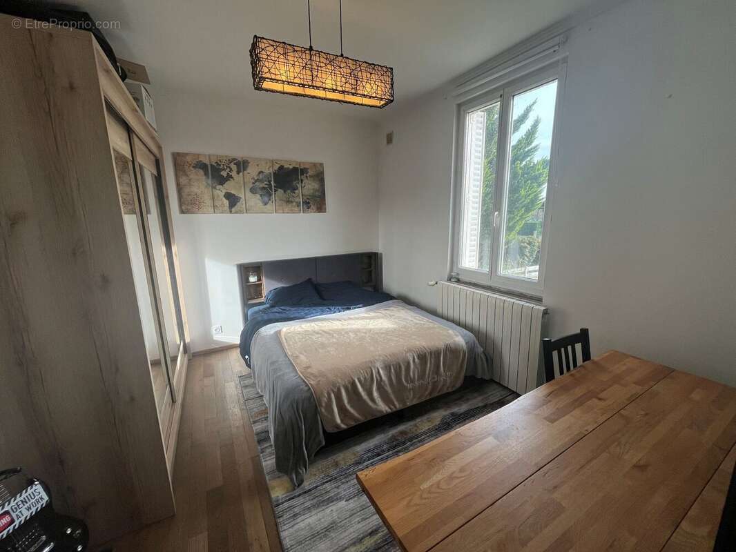 CHAMBRE RDCH OU SALON - Maison à CUISERY