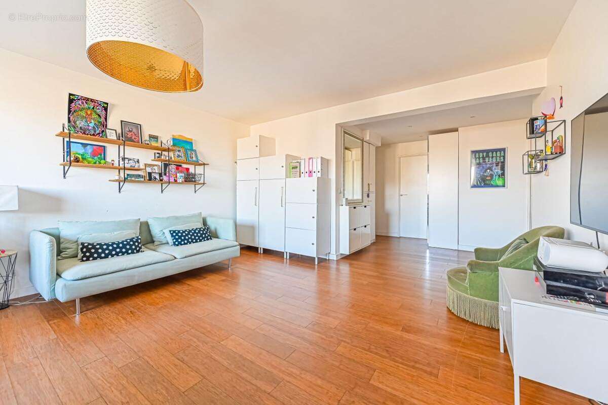 Appartement à CHARENTON-LE-PONT