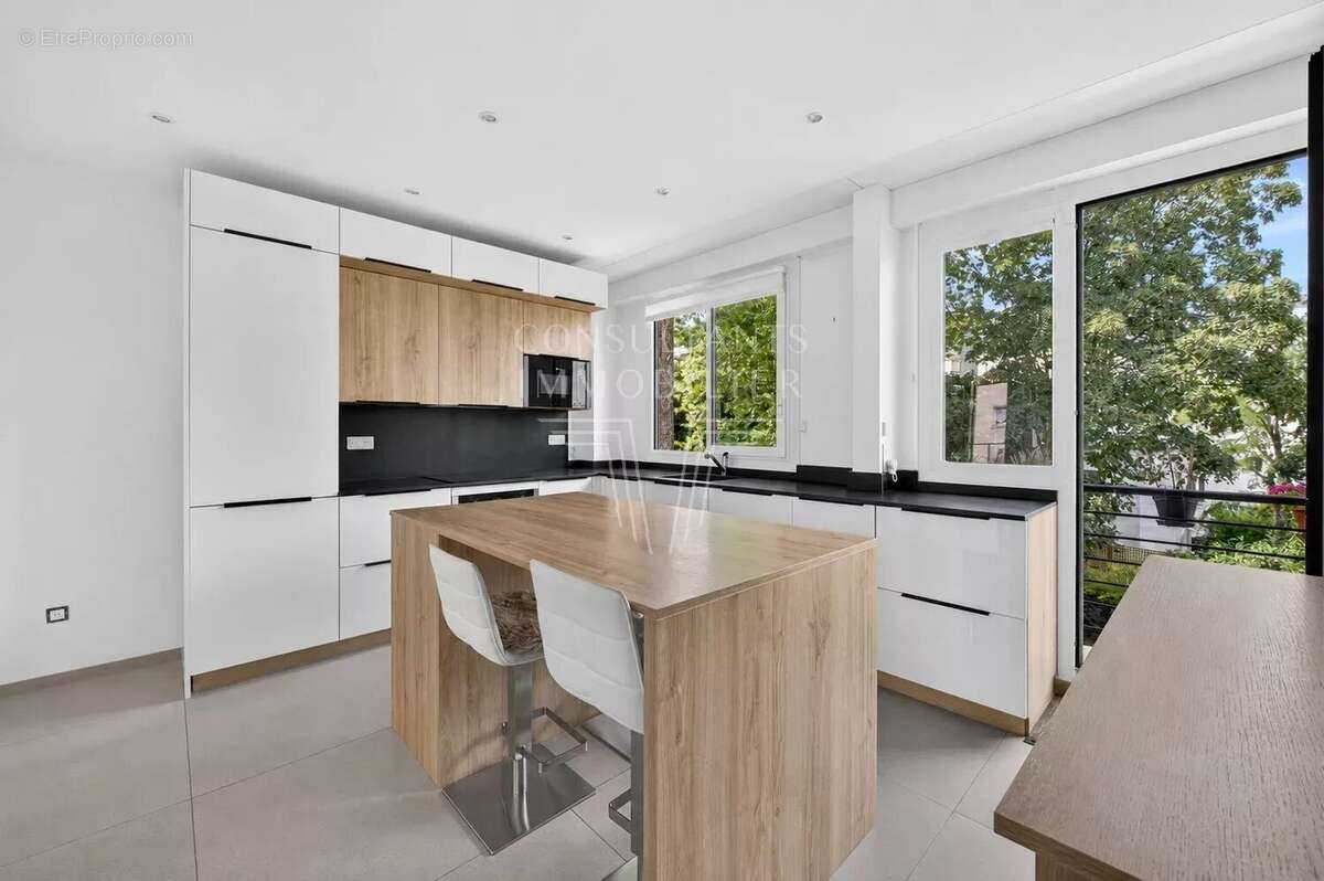 Charles laffitte. appartement familial avec balcons - photo 2