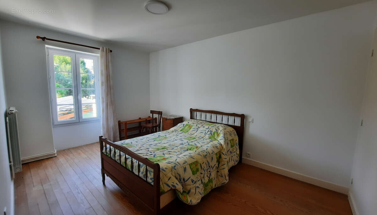 Maison de bourg  169m2, 1 760 m² de jardin)+ Local indépendant - photo 13