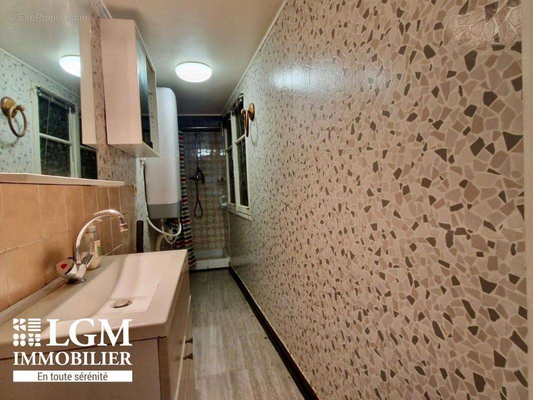 Appartement À Vendre T 4 + 16 m2 de terrasse et une cave de 30m2 - photo 8