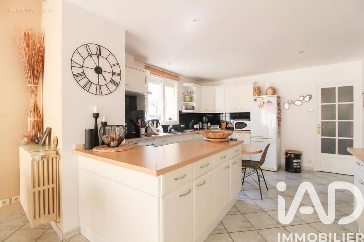Appartement 92 m² à Saint-Affrique  - photo 8