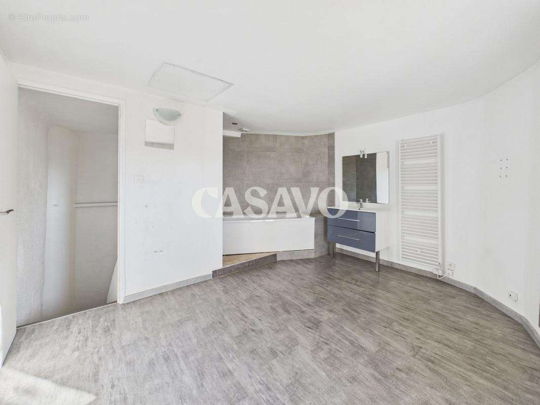 Appartement à EGUILLES