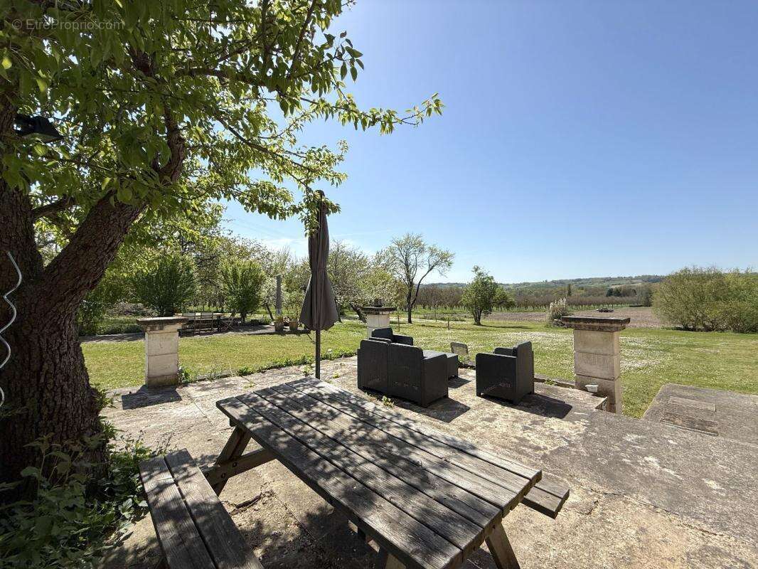 Maison à NANTEUIL-AURIAC-DE-BOURZAC