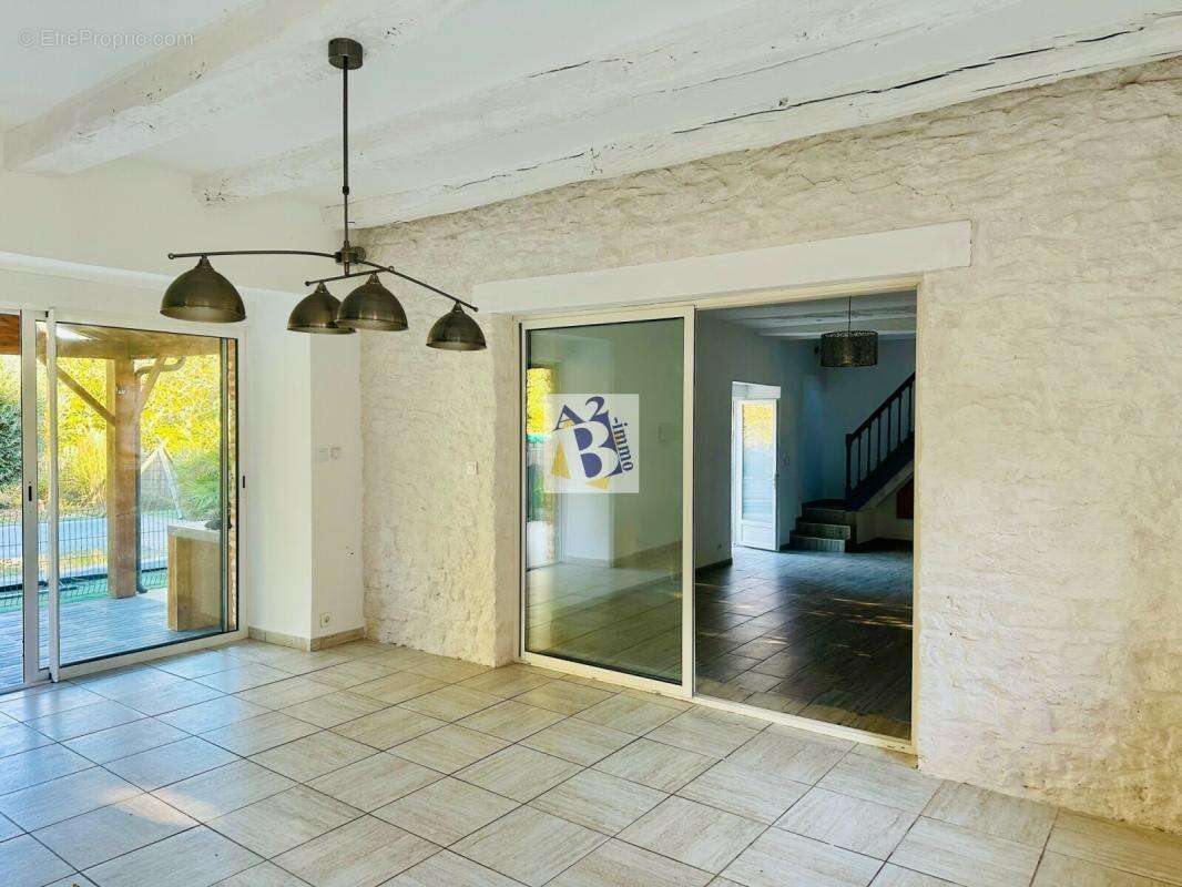 Maison à SAVIGNAC-LES-EGLISES