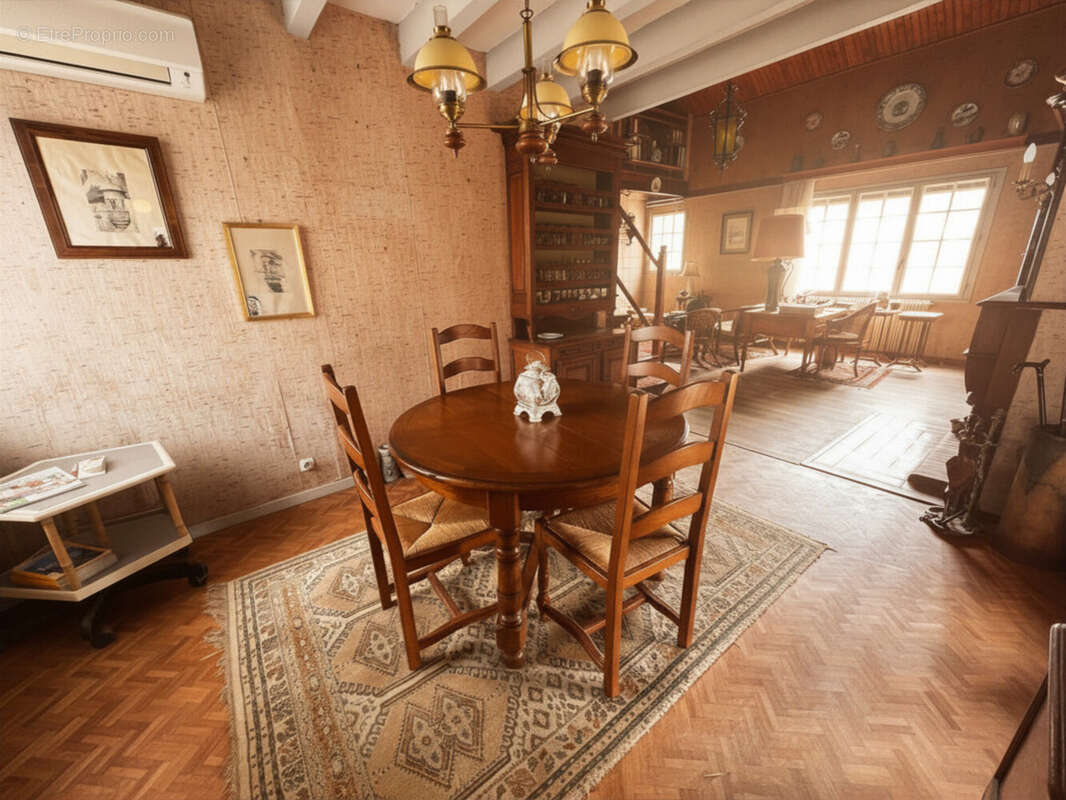Maison à POUILLY-SUR-SAONE